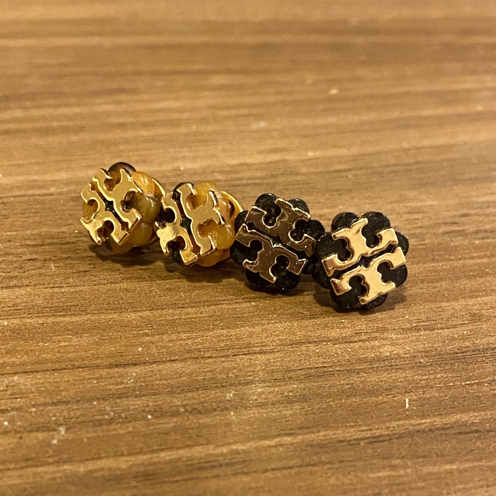 Lightly worn Tory Burch tortoise and black stud earrings!